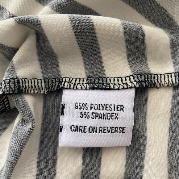 Calvin Klein women’s black and white striped sleeveless top. - Picture 4 of 5